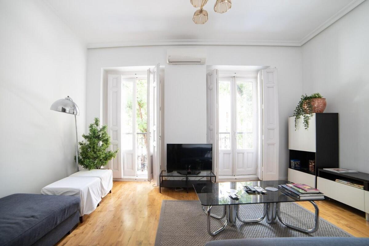 Bright Apartment In Historical City Center Madrid Eksteriør bilde