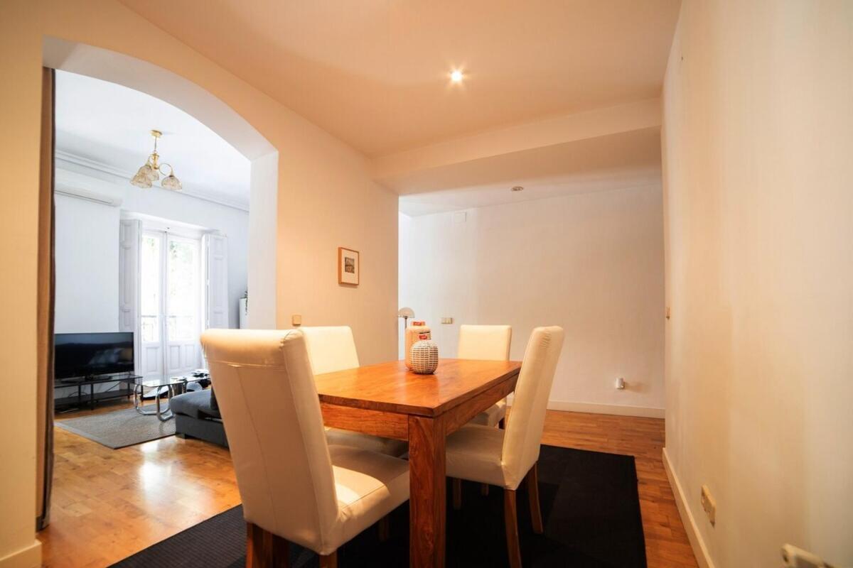 Bright Apartment In Historical City Center Madrid Eksteriør bilde