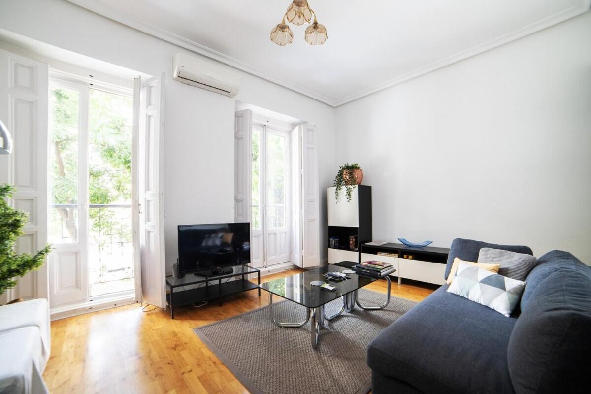 Bright Apartment In Historical City Center Madrid Eksteriør bilde