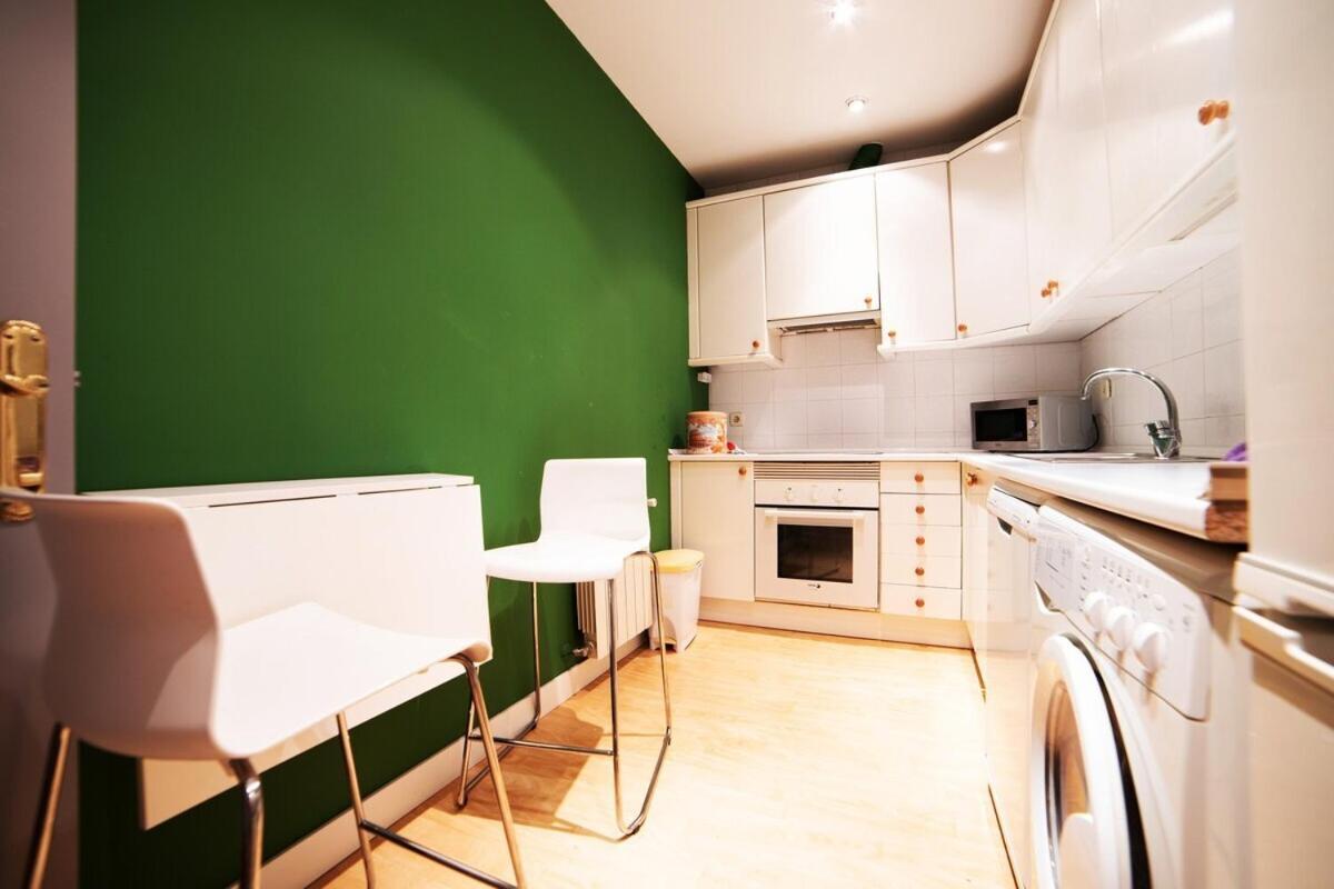 Bright Apartment In Historical City Center Madrid Eksteriør bilde