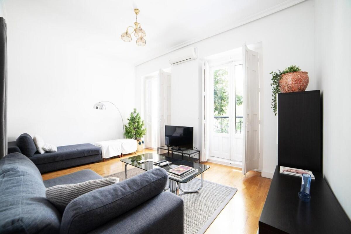 Bright Apartment In Historical City Center Madrid Eksteriør bilde